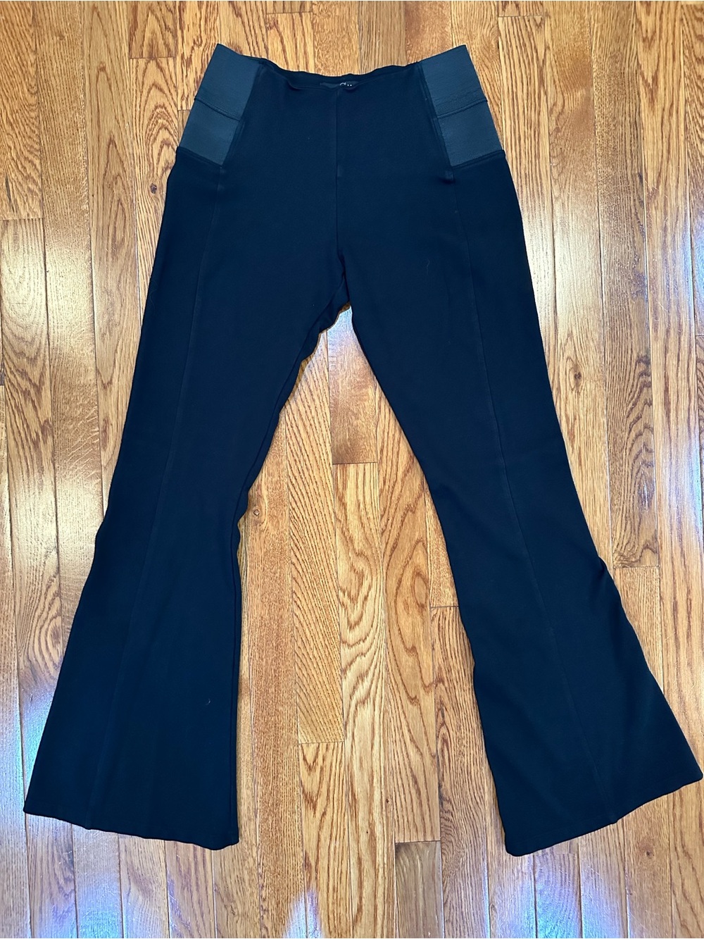 21 Saints black flare leg pull on pants women’s size medium EUC